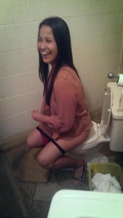 Porn Pics 1nobodyknowsme1:  dimitrivegas:  Toilet 