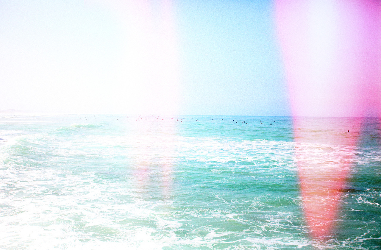 astroquirk:  hawaiiancoconut:  Burnt film &amp; surfers, Hawaiian Coconut. 