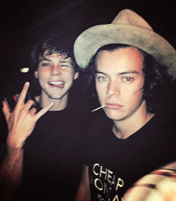 blamestyles:  niallhoran: an Australian dude , guy with a hat and toothpick 
