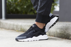 hypedc:  Nike Women’s Huarache Ultra now available. 