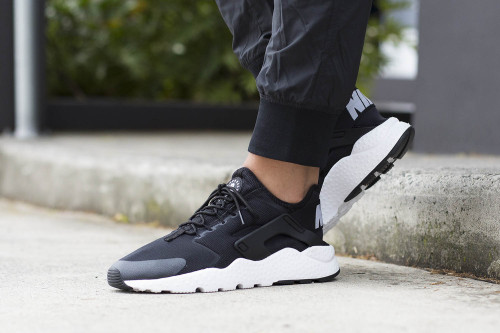 XXX hypedc:  Nike Women’s Huarache Ultra now photo