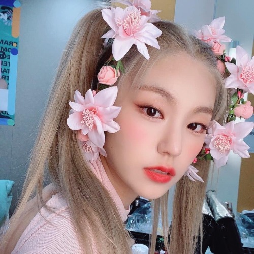 fyeah-itzy: 믿지랑 벌써 1년이다아아 우리 벌써 1년이 됐어요!! 있지를 사랑해 주는 믿지가 있어서 항상 고맙고 감사하고 너무 행복해요❣ 믿지가 제일 멋진 거 알고 있나 