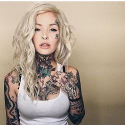 s-uiiciide:  sexy and inked - http://s-uiiciide.tumblr.com