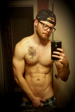 naked-straight-men:  straightmenworshipping:  bearded straight studlickkkkk!!!