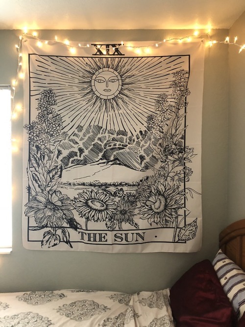 daily-tarot: tarot vibes  The Sun has always been my favorite card to pull. I’m hoping to bring a li