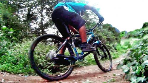 24prateek24: It all went by in a haze. #shredding #btwincycling #btwin #calcutta #mtb #ridelife.