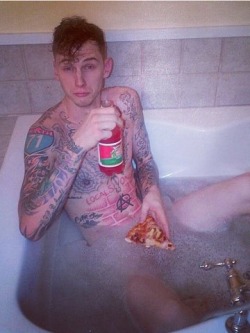 smut-i-dug-up:   MGK in the Tub with Pizza and Pop 