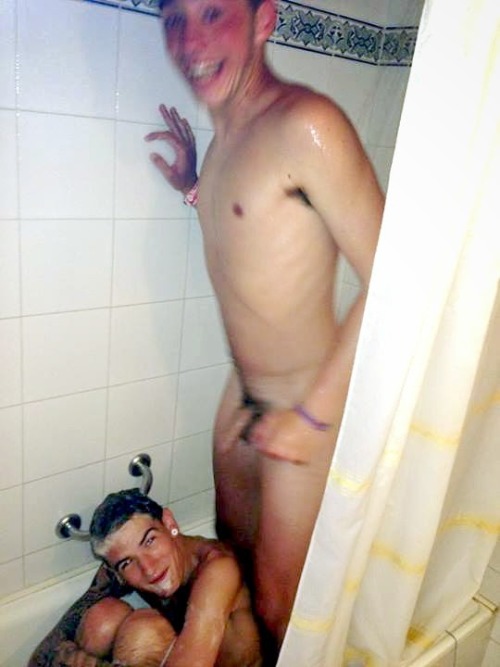 boysintheshower:  via: http://boysintheshower.tumblr.com/