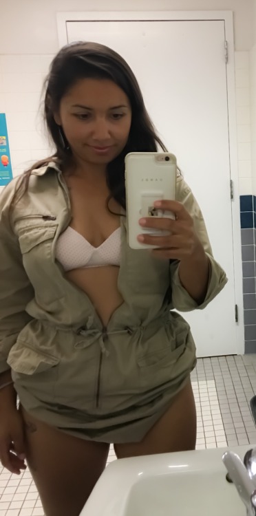 thicklatinasbest3:  this girl NEVER disappoints!