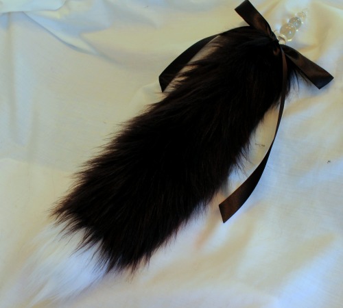 kittensplaypenshop:  Bit tricky to see but customer’s faux fur tipped fox tail plug ^_^