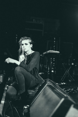 they-look-down:  Lynn Gunn of PVRIS by kellymason