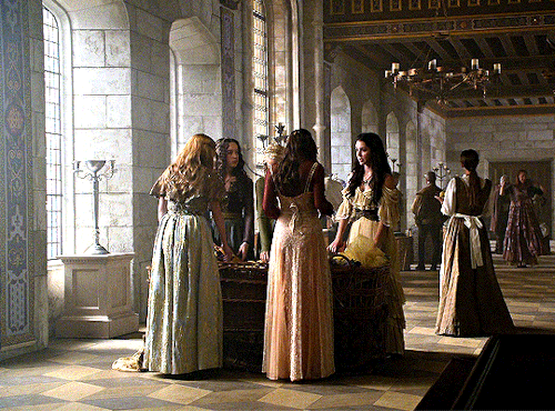 reign-source:— Mary! We missed you so much! — Oh, Kenna, Greer, Lola, I’m so happy to see you. Aylee