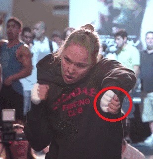 The don'ts & don’ts of Striking w/ Ronda Rousey & Coach Eddie T - How not