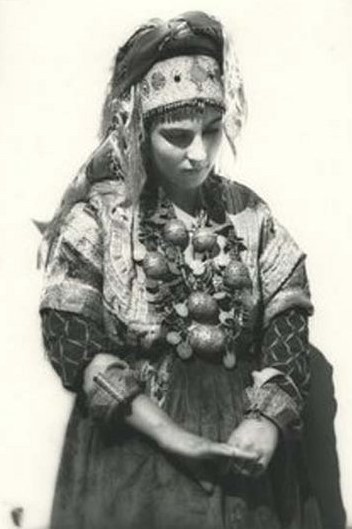 prorochestvo:Amazigh Jewish women in traditional clothing (1930s)