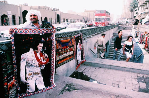 XXX aliirq:  A vendor hawks a rug portrait of photo