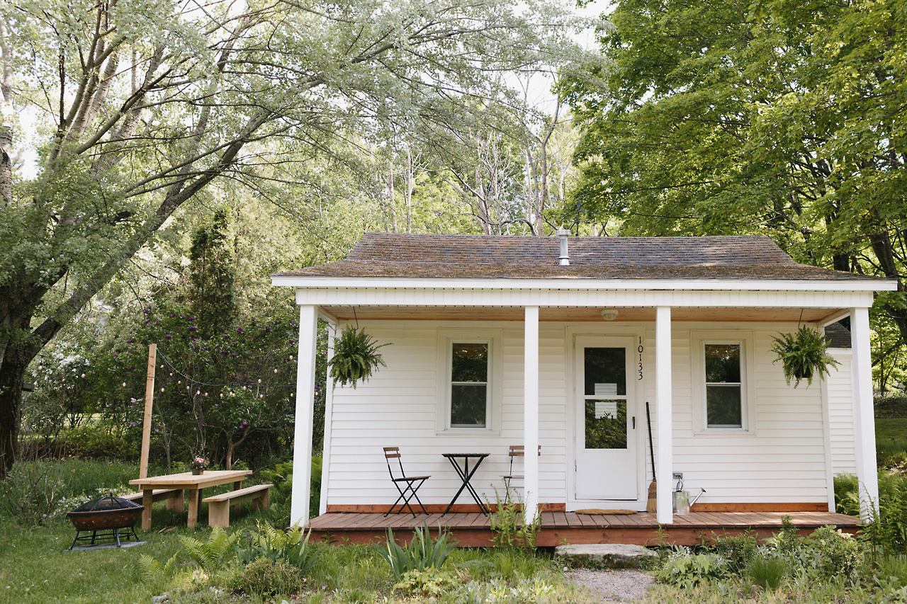 goodlivingrooms:500 sq ft 1930s cottage on shores of Lake Michigan -  Empire, MI