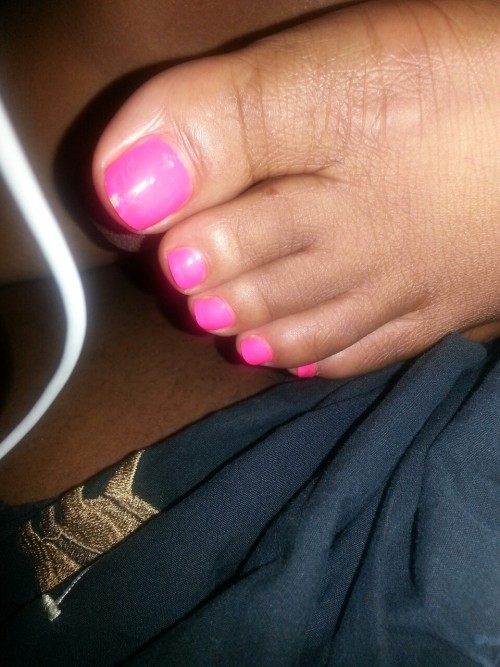 luvpinktoes: My lady’s pink toes!!!