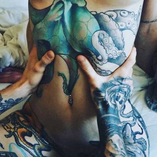 #art #arttattoo #girl #girlswithtattoos #tattoed #tattoedgirl #perfect #tattoos www.instagra