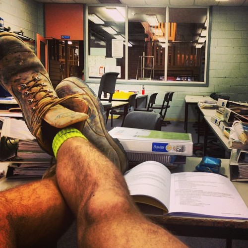 j6i9mmy:  Tafe week! #chillen #tradielife #boredasfuck #bringonsmoko!