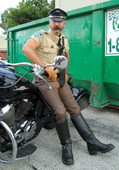 August 29, 2009.  My first custom uniform by Todd Schwing of Leatherwerks.  I wanted something diffe