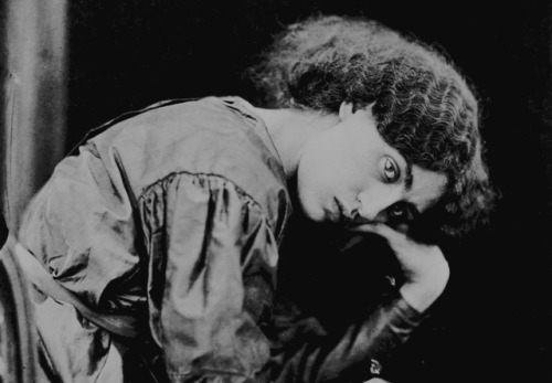 Jane Morris posing for Dante Gabriel Rossetti’s Reverie (1868)