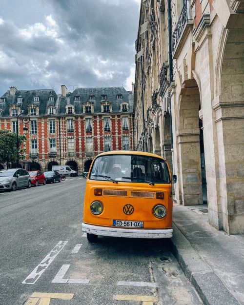 Cloudy Paris ☁️Photo by Tika SHANNY