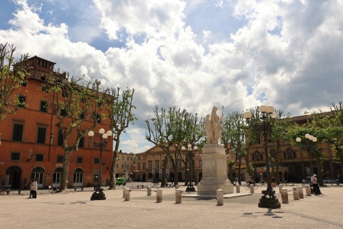 Piazza Napoleone, Lucca