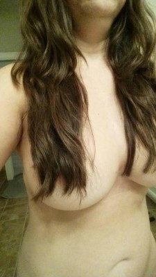 delicioussammy:  My hair is getting long (f) - kik me!