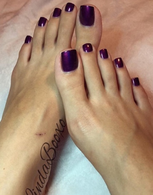 crazysexytoes: Beautiful toes and sexy color. 