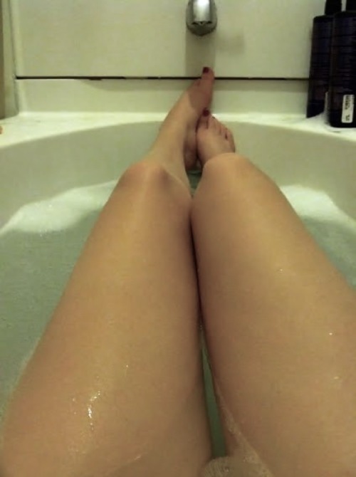 cadencegetsnakedagain: Constantly getting high and taking baths 