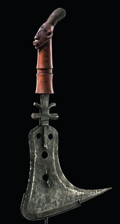 A Trumbash (sickle knife) crafted by the Mangbetu people of Congo, 19th century.