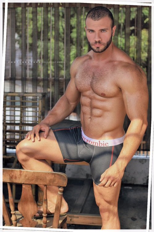 bro-mo:  billyraysorensen:  So fuckin’ lush – Jheremy G …  (via TumbleOn) 