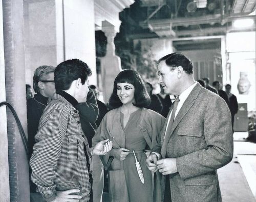 Rome, November 1961 - Elizabeth Taylor films the famous “carpet” scene – secretly carried by Apollod