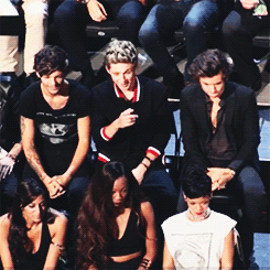 robbstarkingss:  During Miley Cyrus’ performance  