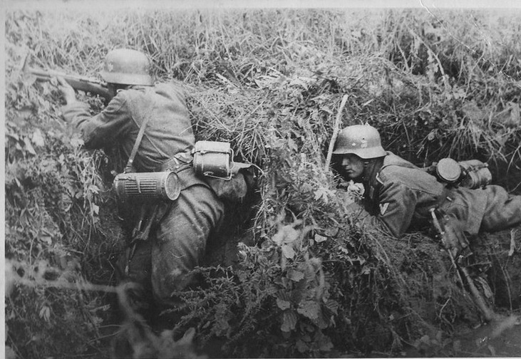 kruegerwaffen:
“  Infantry soldiers of the Wehrmacht in the battle
”