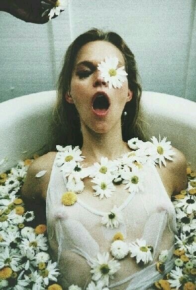 highschool-whores:  teen-age-dirtbag:  ☾☻guys, gals, and grunge grunge grunge☻☽