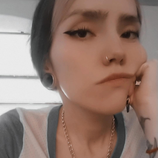 Estaba Escuchando Música Y Leyendo Como Siempre, Sola, Sin Nadie, En Mi Pupitre,