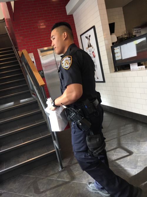 everydayhotness: Chick Fil A - NYC - 8/23/16 Like this? Follow these: NSFW page: @everydayhotness-x-