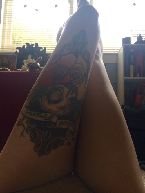 geminirisingariesasshole:  Chillin in my porn pictures