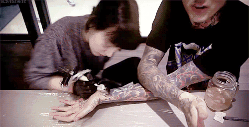wecameaspimps:  Hannah Snowdon tattooing Oliver Sykes 