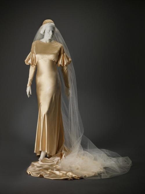 fashionsfromhistory:Wedding Dress1933Cincinnati Art Museum