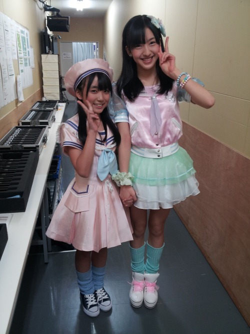 echoyagu:  Meru looks like an adult standing beside nako
