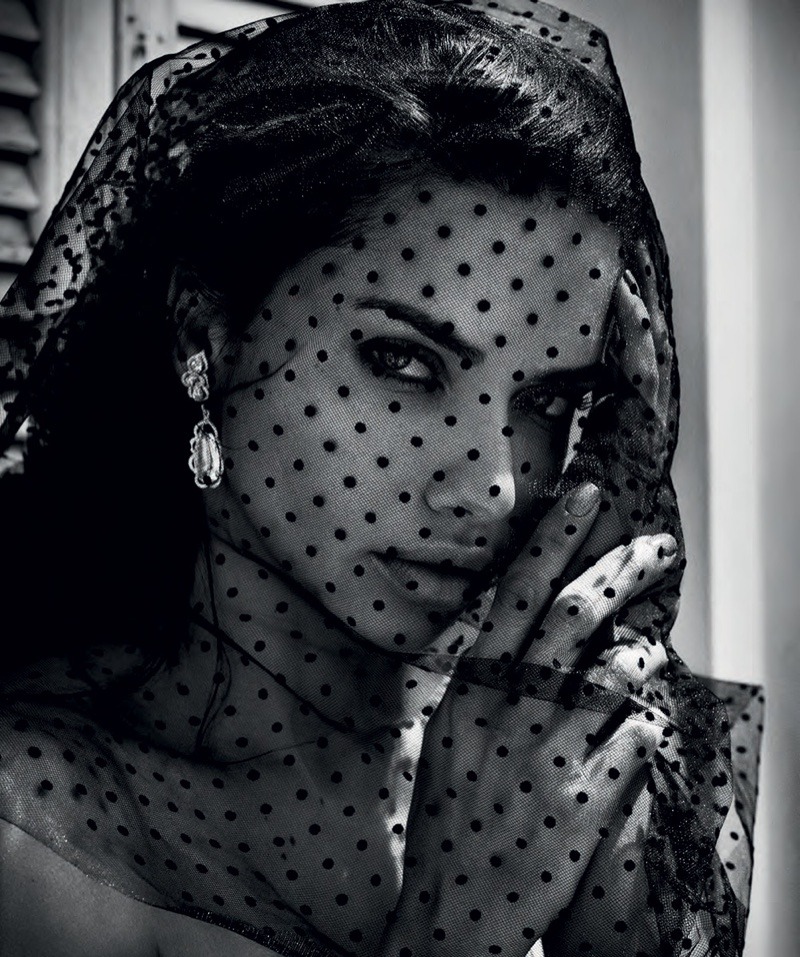 escolhas de moda: Adriana Lima, de Vincent Peters |  Vuelve la sper mujer |  BAZAAR DE HARPER Espanha julho de 2017 