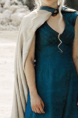 asoiaf/got meme » two outfits [2/2] » daenerys targaryen