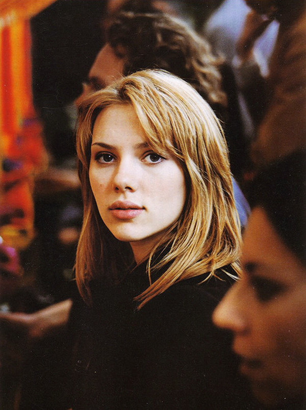 hotnsexyteengirl:  Scarlett Johnasson on the set of Lost in Translation