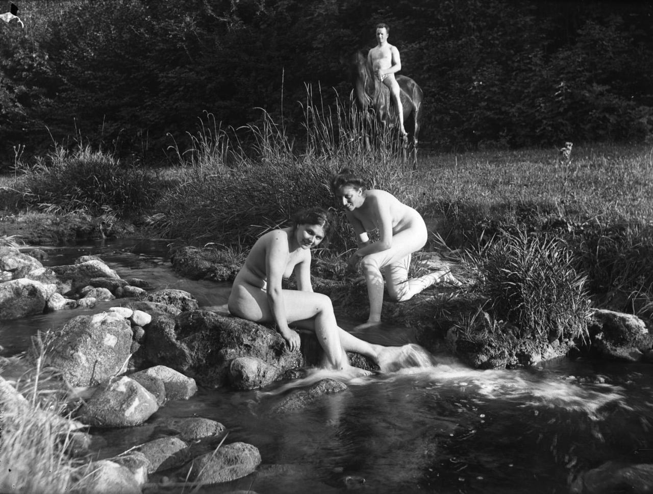 semioticapocalypse:  Katharina Behrend. Else Behrend with Erica and Curt Hoenig at