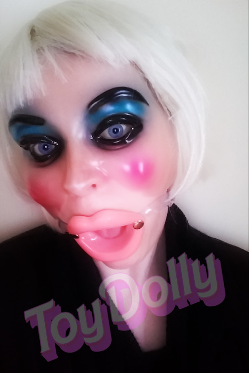 toydolly: Another new face for Dolly, this time in plastic and shown with the amazing Lips Service O