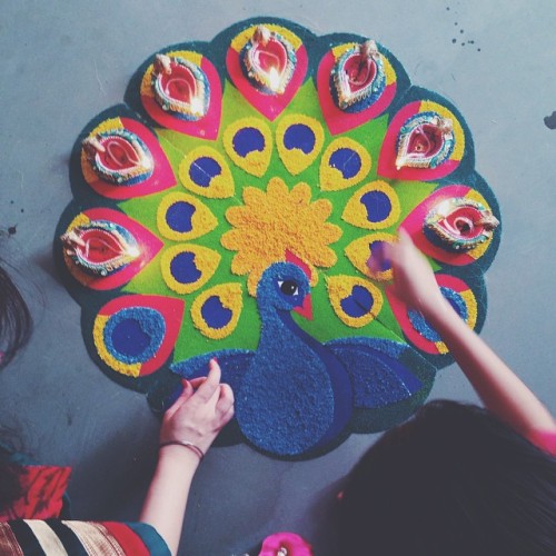 Porn Pics instagram:  Creating a Rangoli with @harisrashid