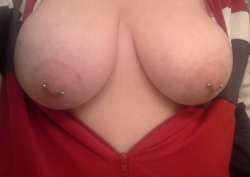 pillowgirls:  swaymoe68:  This is by far one of my favorite boobie pics.  Your breasts are fantastic!