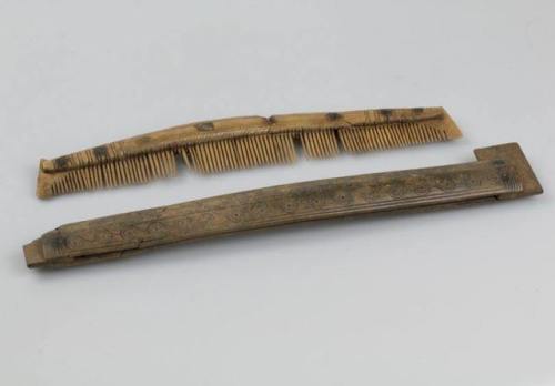 Viking artifacts found at York – a comb &amp; case, sock, pan, andbox lid (dates unknown).In 865, th